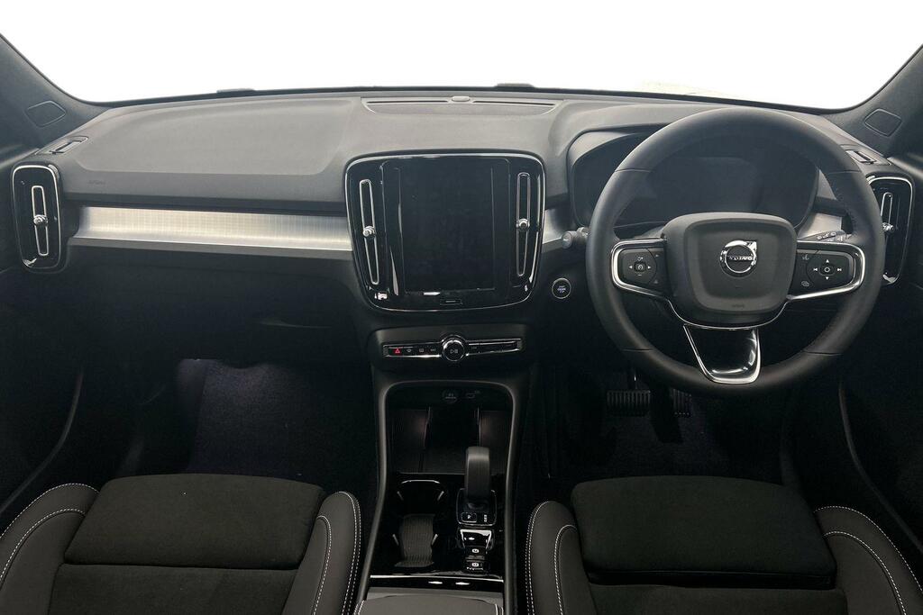 Volvo XC40 2.0 B4p Plus Black Edition SK75WYL White #6