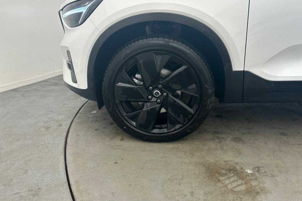 Volvo XC40 2.0 B4p Plus Black Edition SK75WYL White #5
