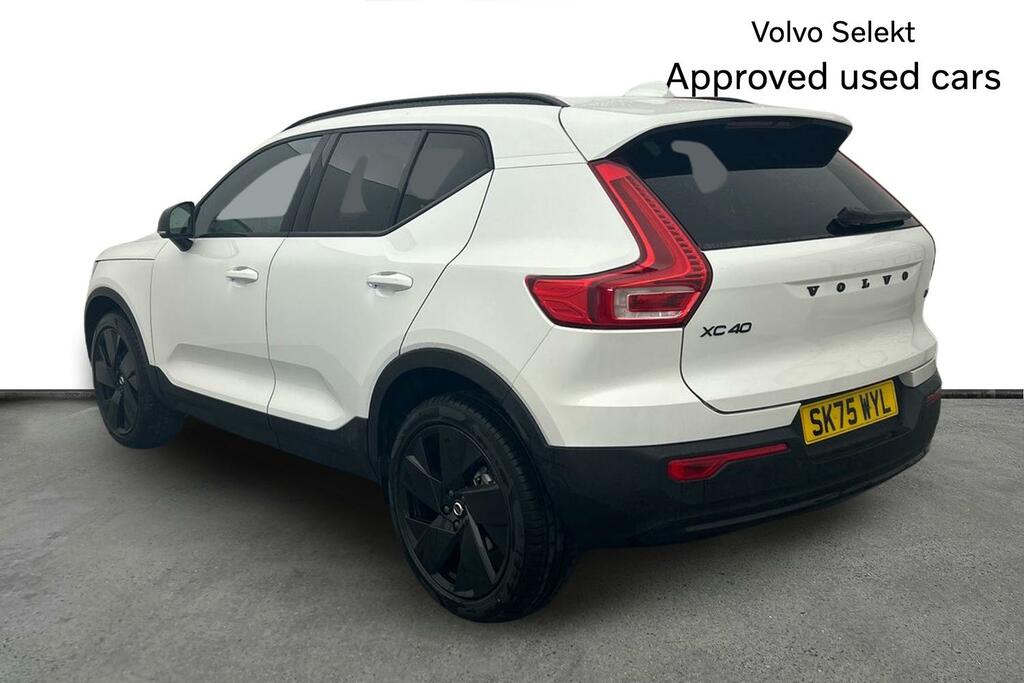 Volvo XC40 2.0 B4p Plus Black Edition SK75WYL White #3