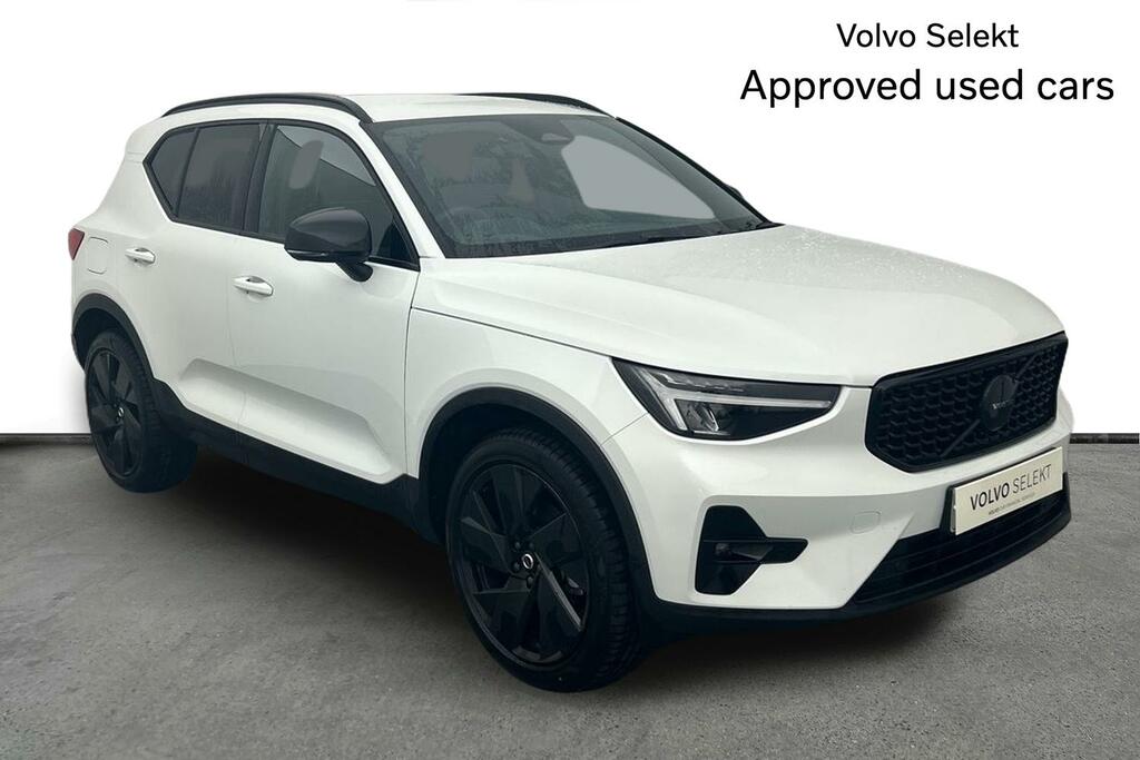 Volvo XC40 2.0 B4p Plus Black Edition White