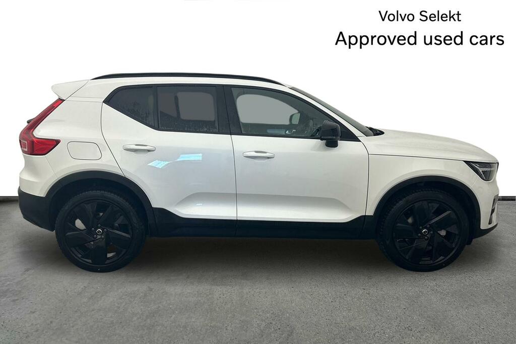 Volvo XC40 2.0 B4p Plus Black Edition SK75WYL White #4