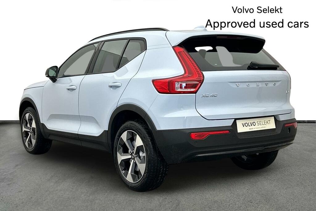 Volvo XC40 2.0 B3p Plus Dark SL75FFG White #3