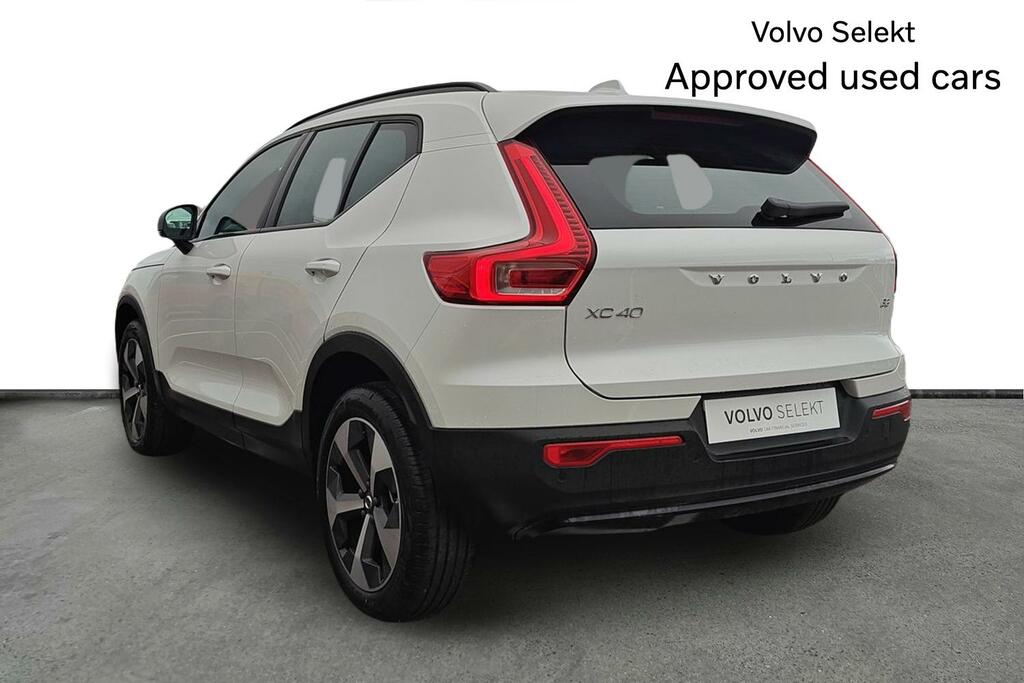 Volvo XC40 2.0 B3p Plus Dark SV75RZF White #3
