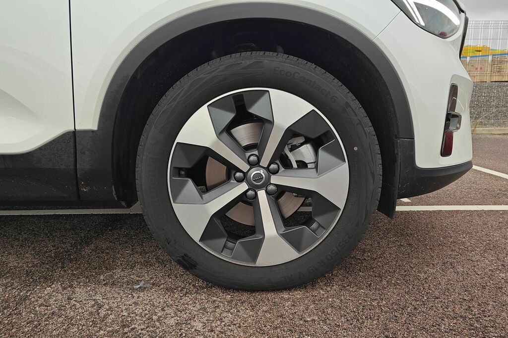 Volvo XC40 2.0 B3p Plus Dark SV75RZF White #5