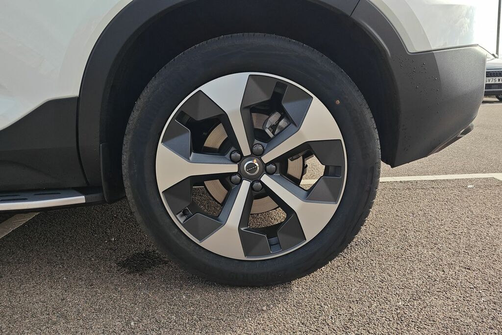 Volvo XC40 2.0 B3p Plus Dark SV75UJR White #5