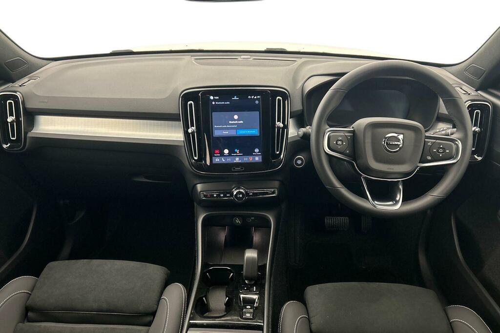 Volvo XC40 2.0 B3p Plus Dark SM75OWJ White #6