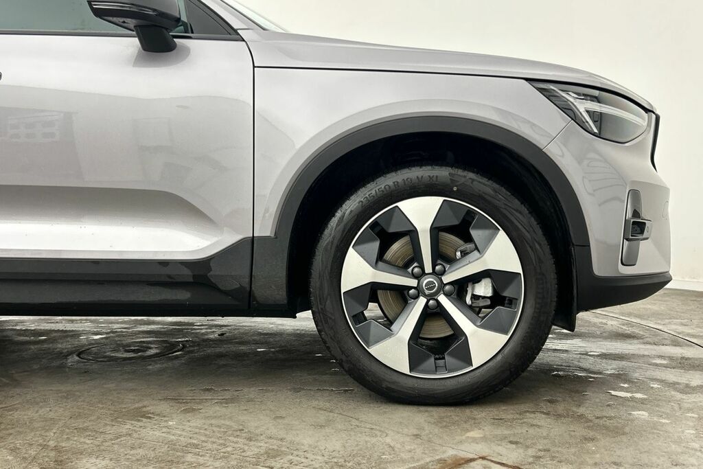 Volvo XC40 2.0 B3p Plus Dark SM75VXJ Silver #5