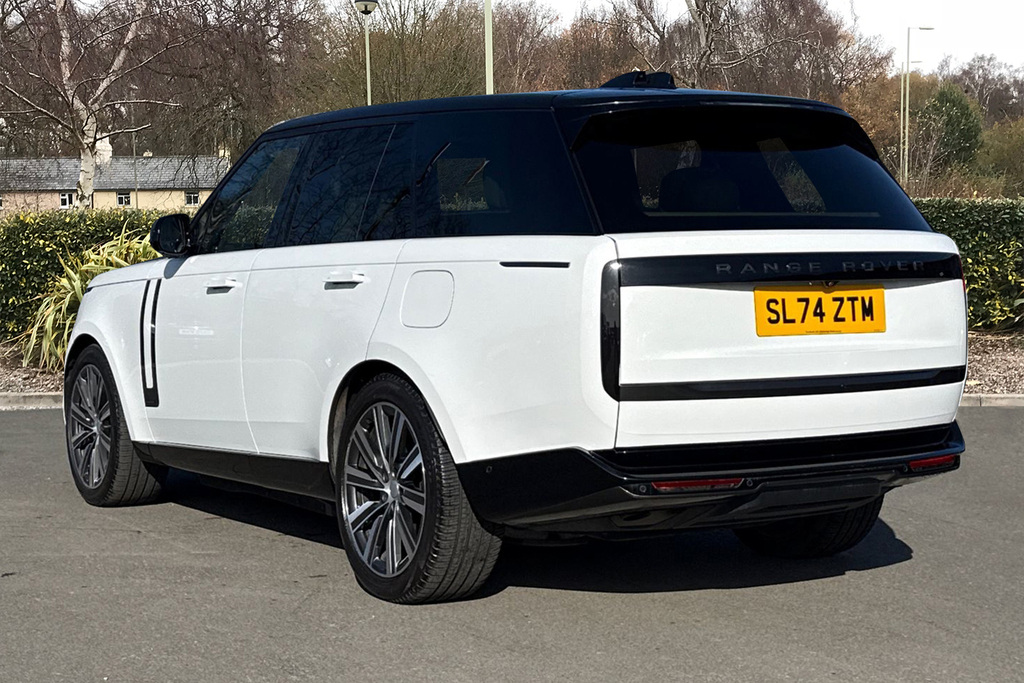 Land Rover Range Rover P460e Autobiography White #2