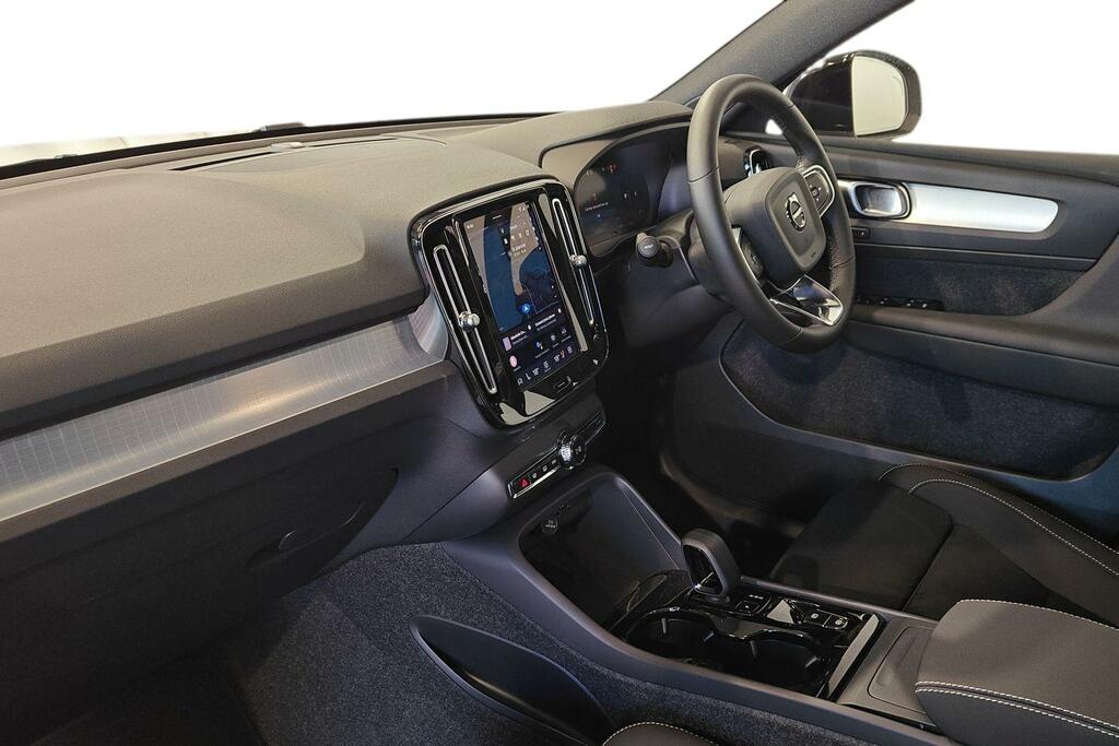 Volvo XC40 2.0 B3p Plus Dark SW75KEJ White #2
