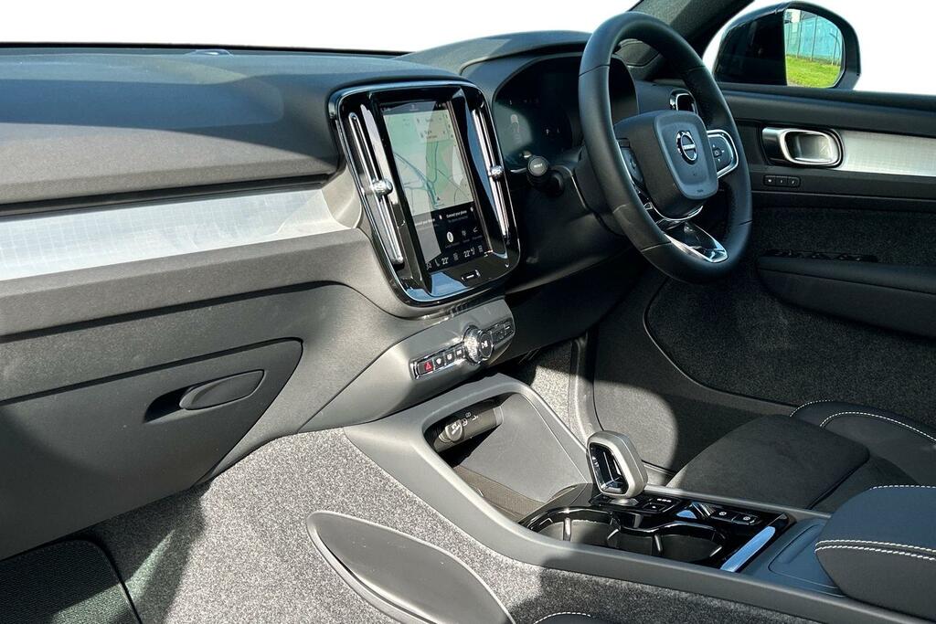 Volvo XC40 2.0 B3p Plus Dark SP26ZXZ #2
