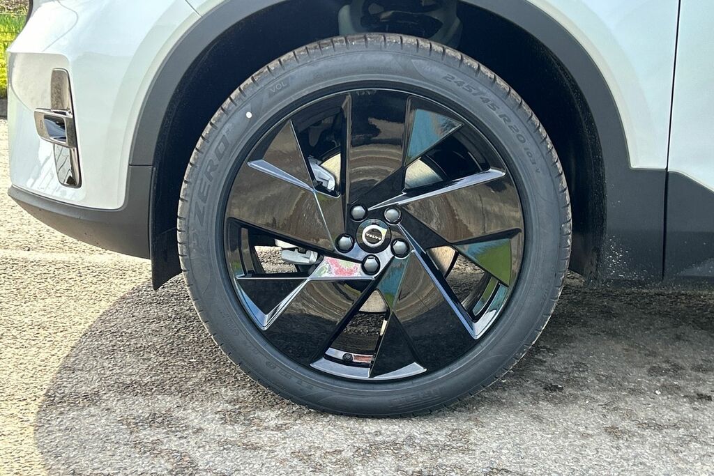 Volvo XC40 2.0 B3p Plus Black Edition SP26ZXO White #5