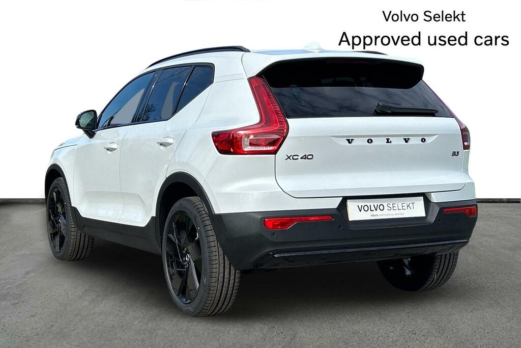 Volvo XC40 2.0 B3p Plus Black Edition SP26ZXO White #3