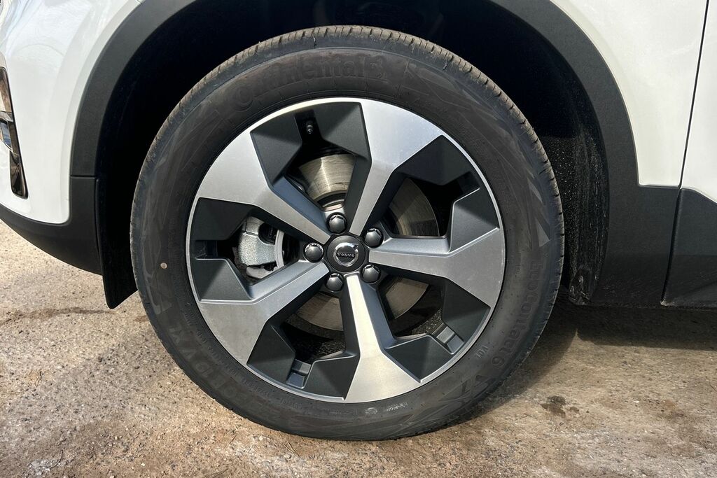 Volvo XC40 2.0 B4p Plus Dark SP26ZYB White #5