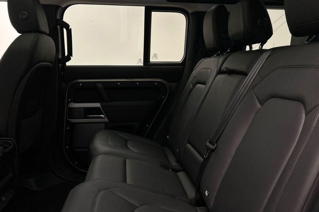 Land Rover Defender 110 D250 Xs Edition SP24PWL Silver #4