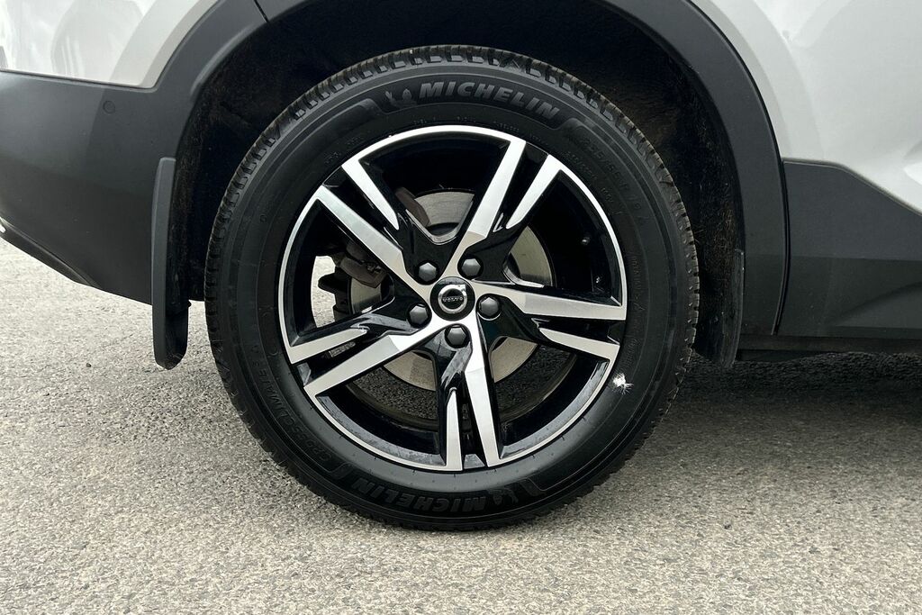 Volvo XC40 2.0 B3p Plus Dark ST73OCG Silver #5