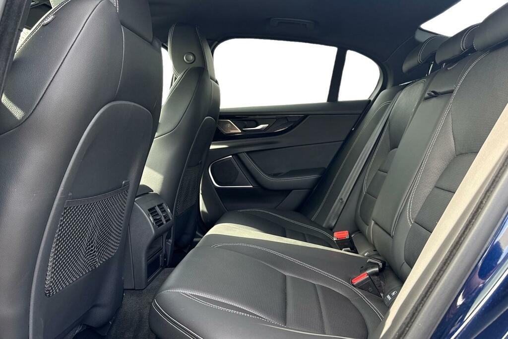 Jaguar XE D200 R-dynamic Se Black Blue #4
