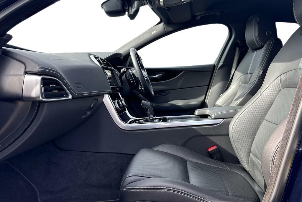 Jaguar XE D200 R-dynamic Se Black Blue #3