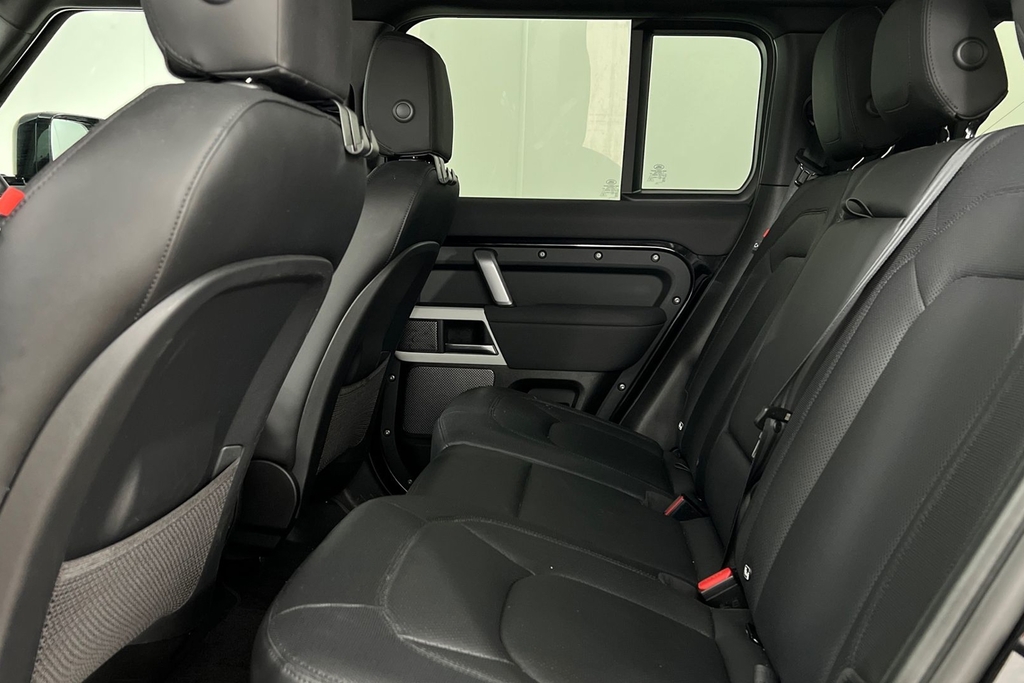 Land Rover Defender 110 D300 X-dynamic S ST23CGX Black #4