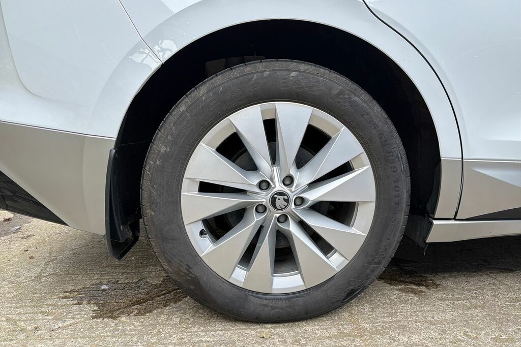 Skoda ENYAQ 150Kw 60 Se L 63Kwh SV75KVT White #5