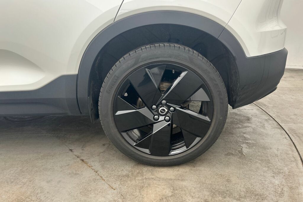 Volvo XC40 2.0 B3p Plus Black Edition SM75JLX White #5