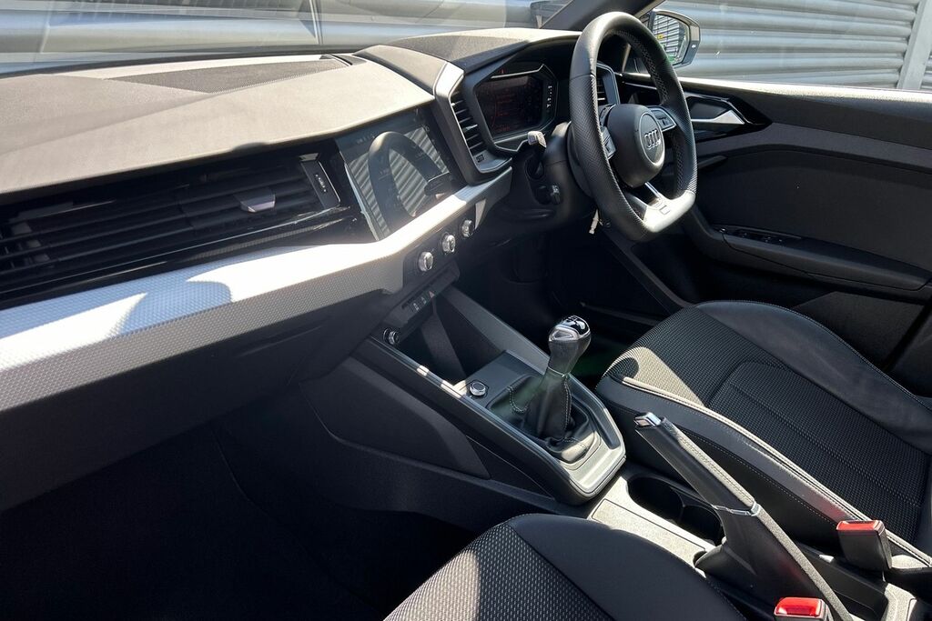 Audi A1 Black Edition 25 Tfsi 95 Ps 5-Speed SK22AMV White #2
