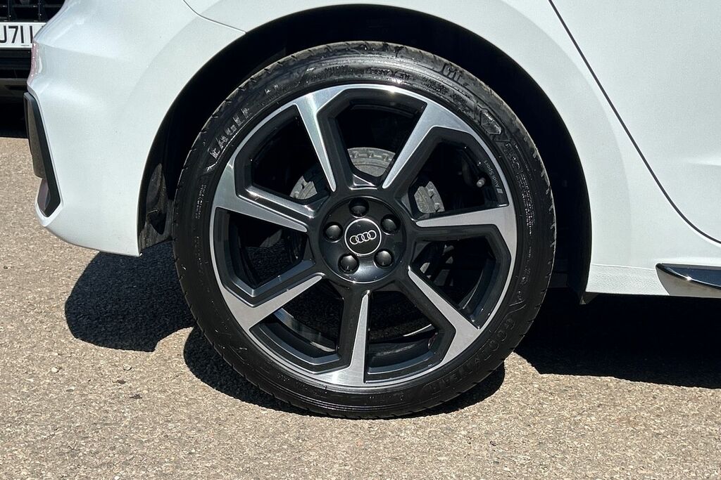 Audi A1 Black Edition 25 Tfsi 95 Ps 5-Speed SK22AMV White #5