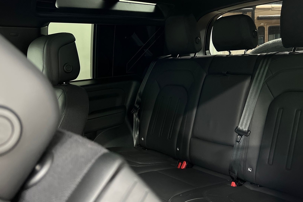 Land Rover Defender 90 D300 X SL72WWO Black #4