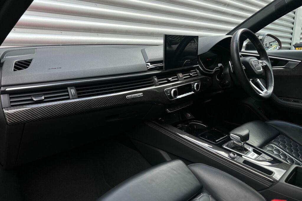 Audi RS4 Avant Rs 4 Avant Carbon Black 450 Ps Tiptronic SK72FCP Red #2