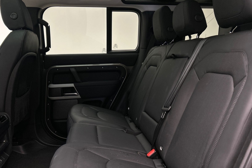 Land Rover Defender 110 D250 Se SR72HGX Silver #4