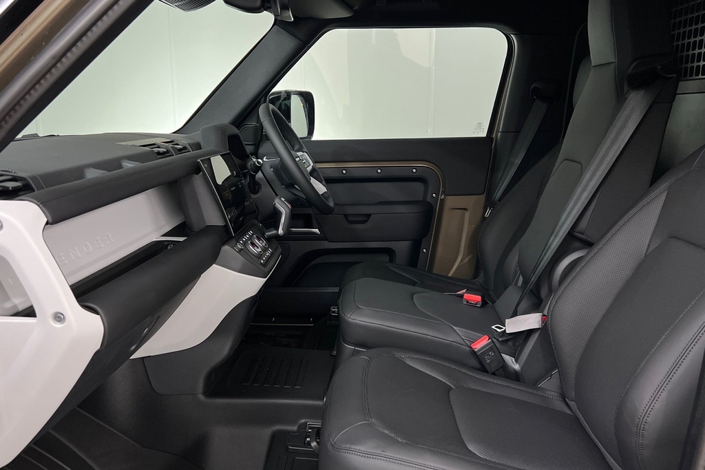 Land Rover Defender D250 Hard Top X-dynamic Se  #3