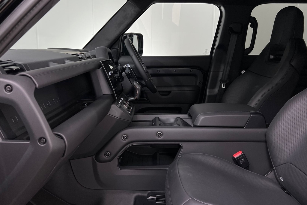 Land Rover Defender 110 P635 110 Octa Black SL26BFY Black #3