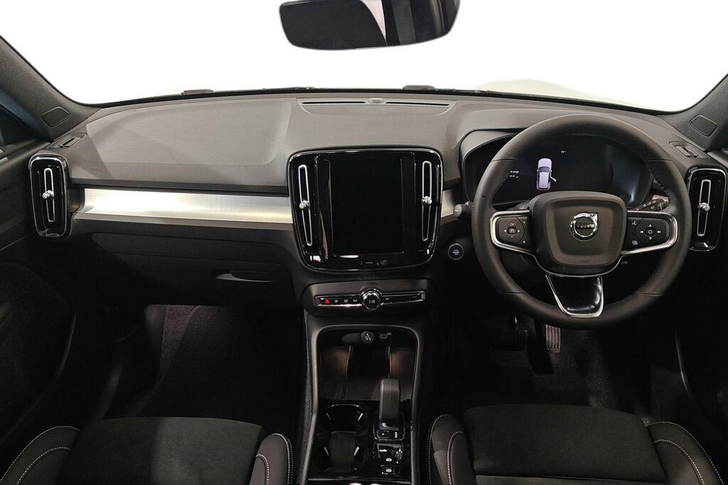 Volvo XC40 2.0 B3p Plus Black Edition SV26UNJ White #6