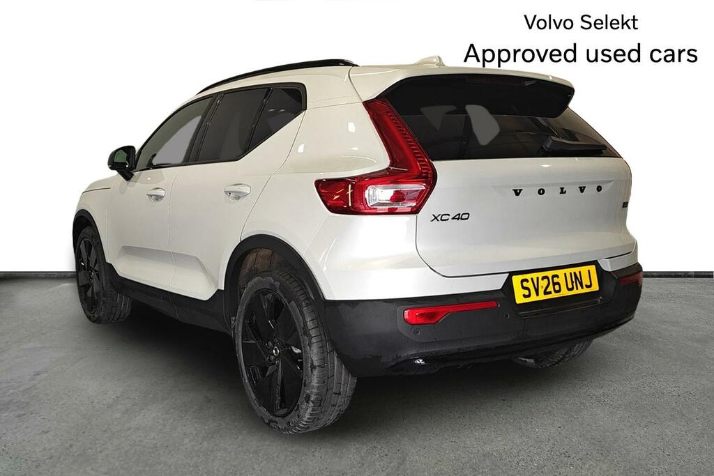 Volvo XC40 2.0 B3p Plus Black Edition SV26UNJ White #3