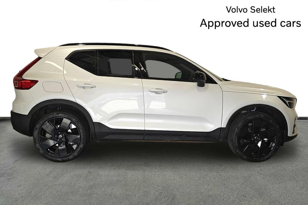 Volvo XC40 2.0 B3p Plus Black Edition SV26UNJ White #4