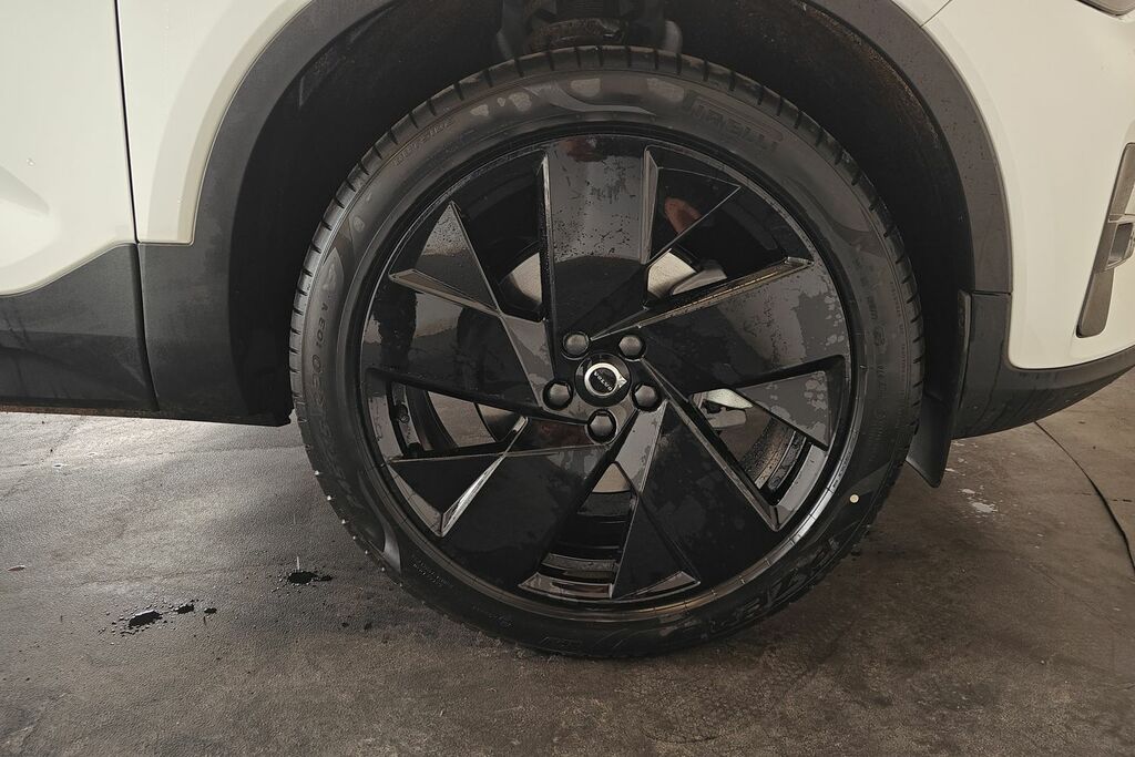 Volvo XC40 2.0 B3p Plus Black Edition SV26UNJ White #5