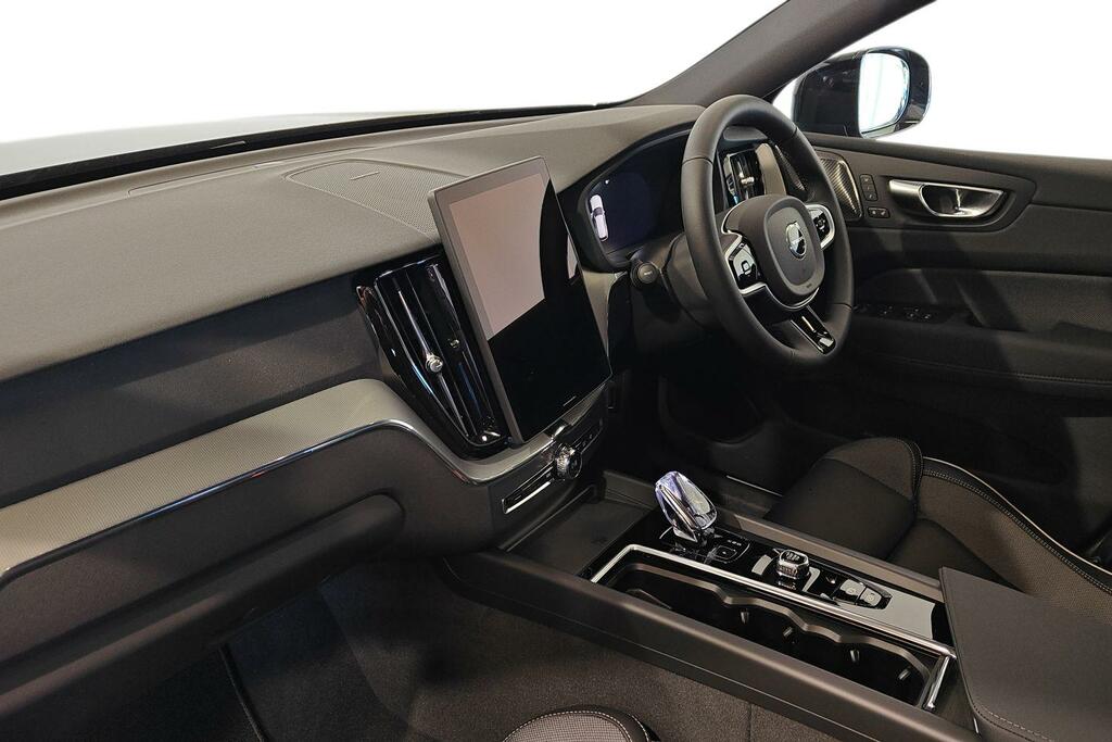 Volvo XC60 2.0 B5p Plus Black Edition Awd Geartronic SV26UKH Black #2