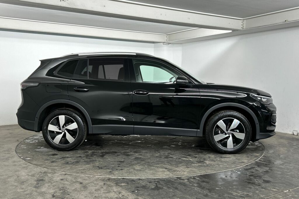 Volkswagen Tiguan 1.5 Etsi 150 Match Dsg SV26YZB Black #4