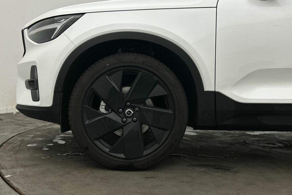 Volvo XC40 2.0 B3p Plus Black Edition SK26WYY White #5