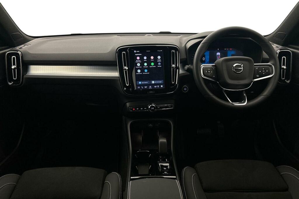 Volvo XC40 2.0 B3p Plus Black Edition SK26WYY White #6