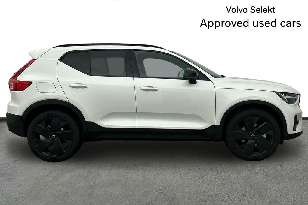 Volvo XC40 2.0 B3p Plus Black Edition SK26WYY White #4