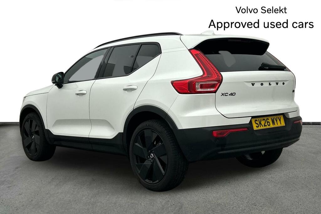 Volvo XC40 2.0 B3p Plus Black Edition SK26WYY White #3