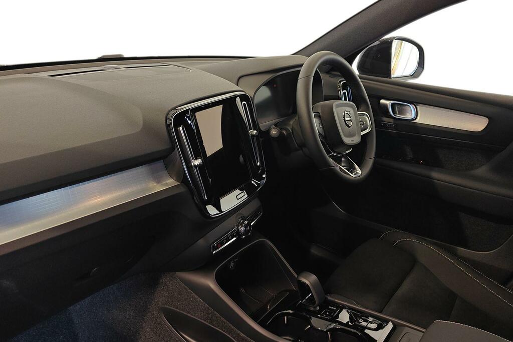 Volvo XC40 2.0 B3p Plus Black Edition SV26UNH Black #2