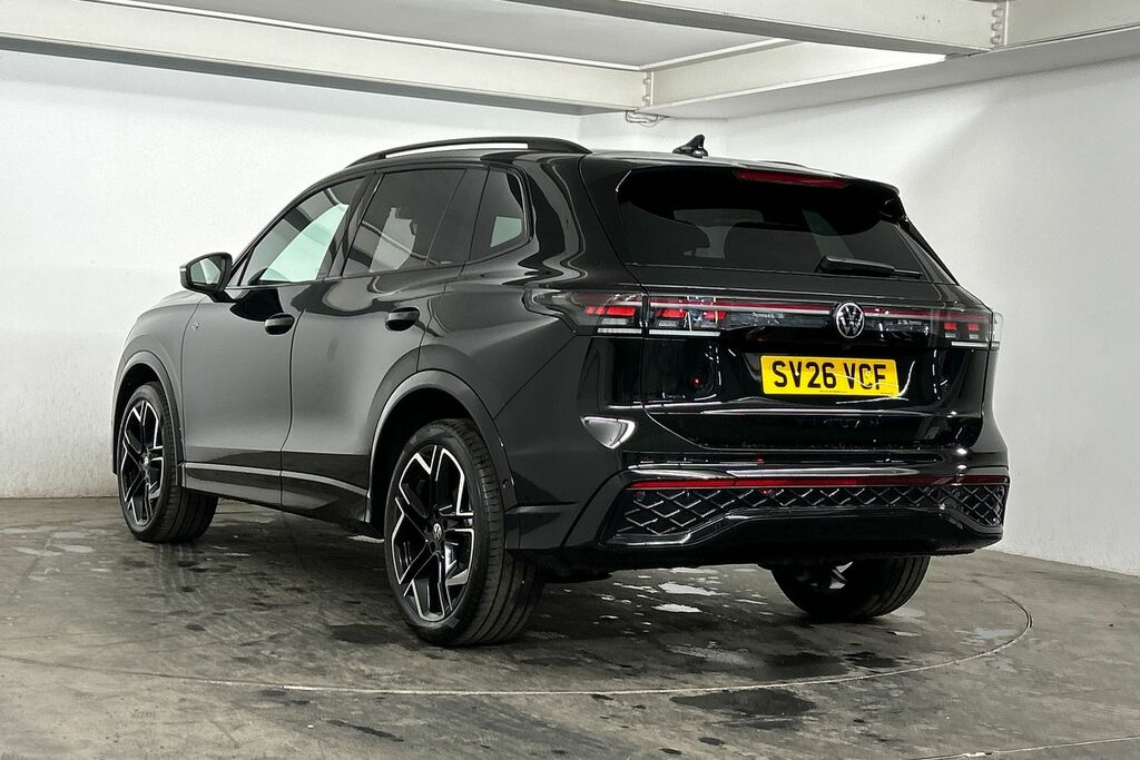 Volkswagen Tiguan 1.5 Etsi 150 R-line Dsg SV26VCF Black #3
