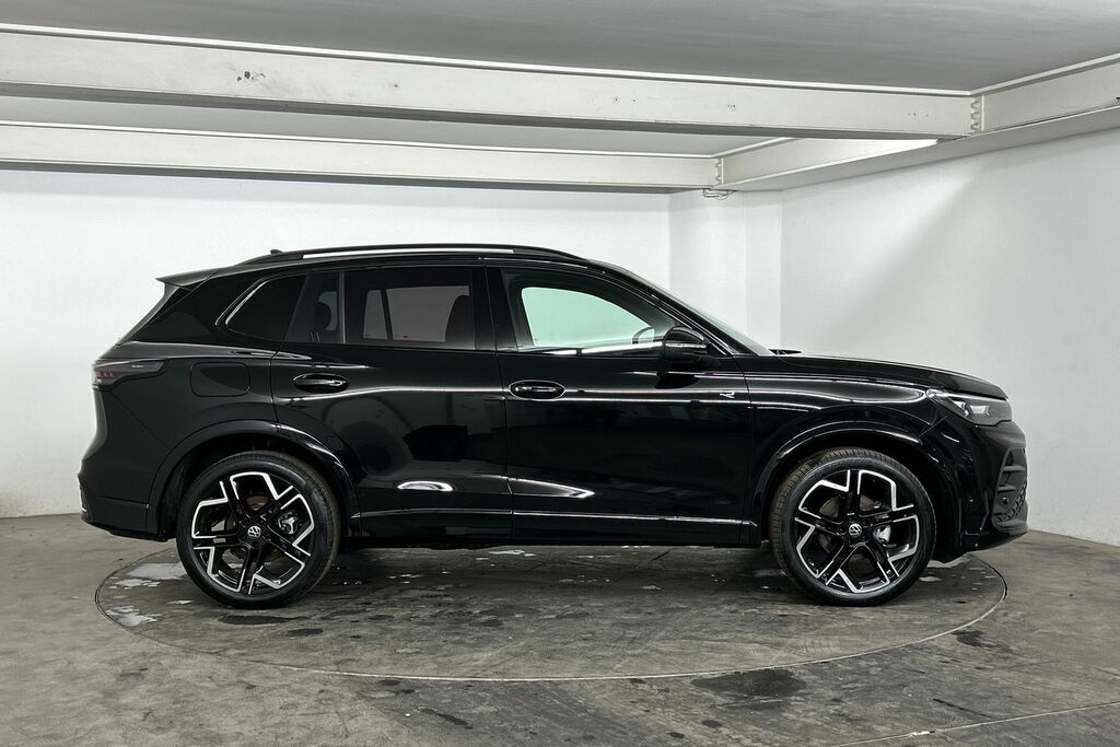 Volkswagen Tiguan 1.5 Etsi 150 R-line Dsg SV26VCF Black #4
