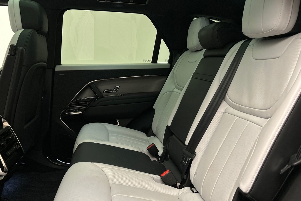 Land Rover Range Rover Sport D300 Dynamic Se SP25NJK Black #4