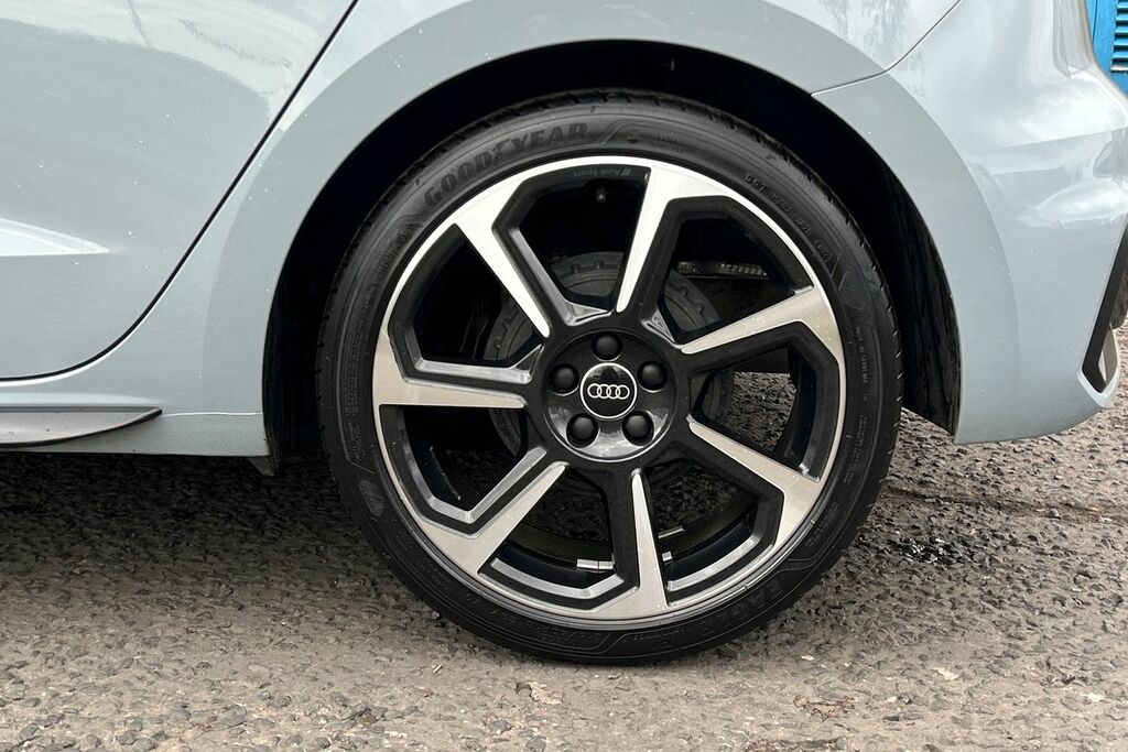 Audi A1 Black Edition 25 Tfsi 95 Ps 5-Speed SR72HFG Grey #5