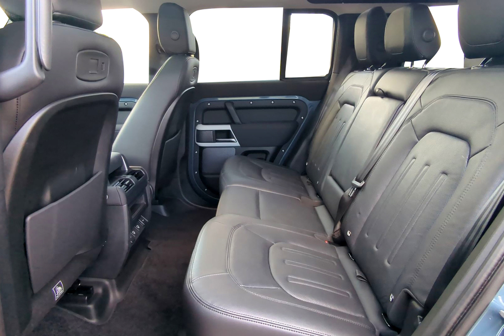 Land Rover Defender 110 D250 Se Blue #4