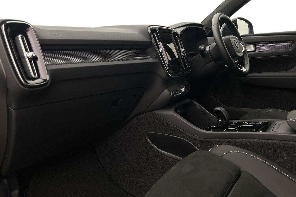Volvo XC40 2.0 B3p Ultra Black Edition RV25WOB Black #2