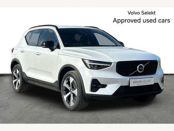 Volvo XC40 2.0 B3p Plus Dark White