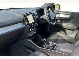 Volvo XC40 2.0 B3p Plus Dark SP26ZXU White #2